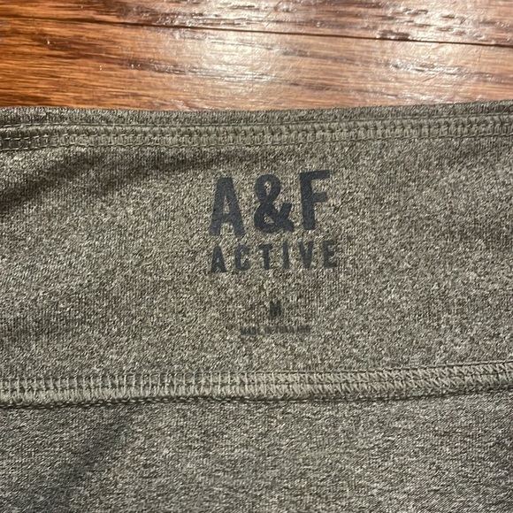 Abercrombie & Fitch 1892 woman’s activewear super crop leggings capri size M - Picture 6 of 9